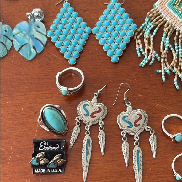 35 pairs of southwestern earrings - Picture 4 of 4